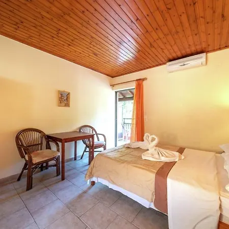 Mimosa With Pool Apartment *
